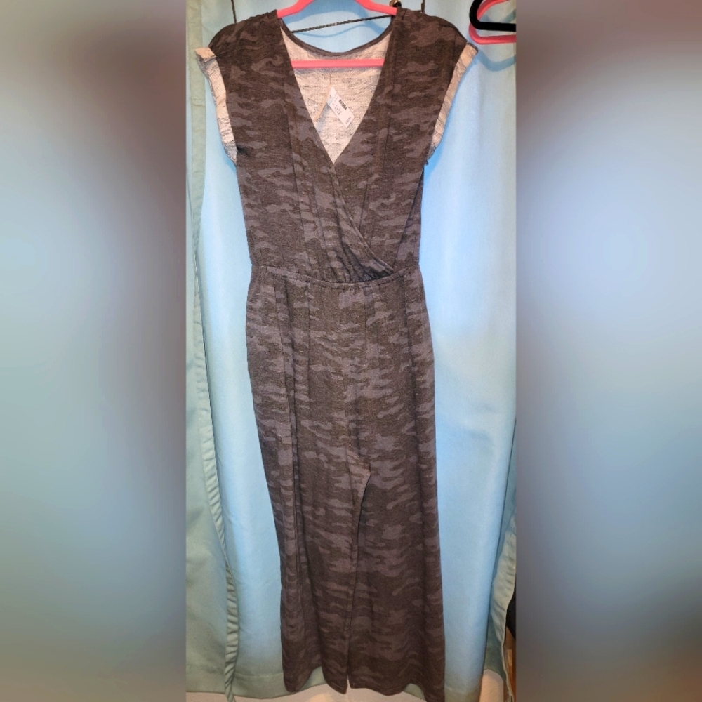 Maurices NWT Camo Jumper sz SM